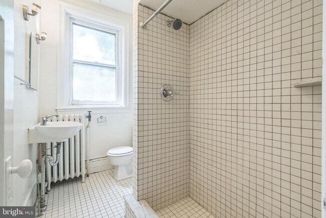 Building Photo - 2117 Spruce St