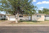 Building Photo - 1418 E Cres Dr