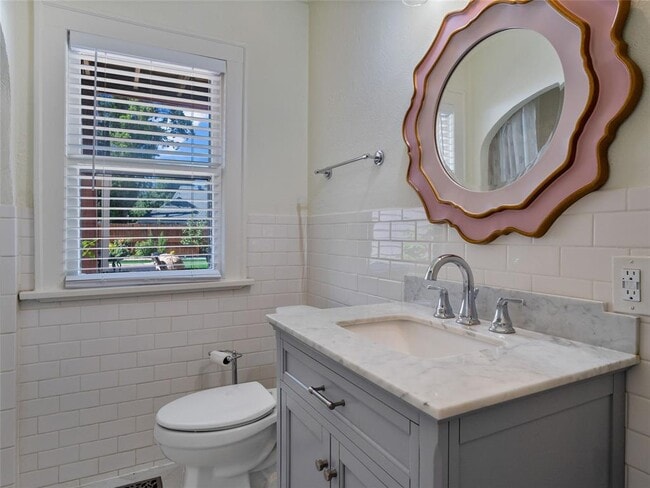 Building Photo - 212 Edgemere Ct