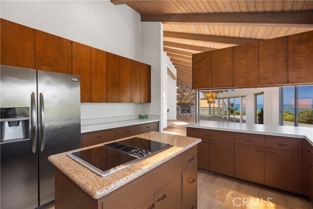 Building Photo - 504 Avenida La Costa