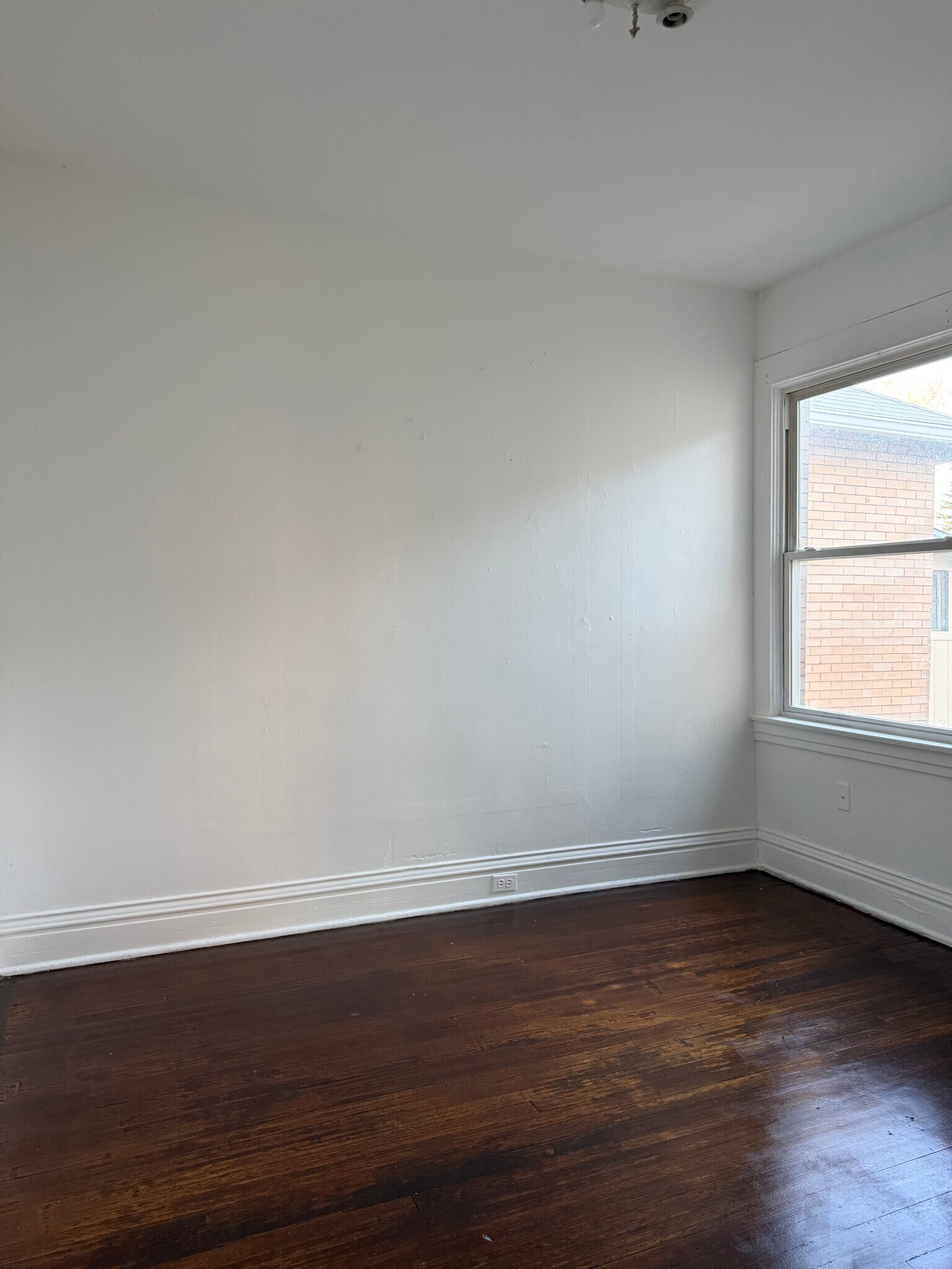 Building Photo - 2933 E 14th Ave