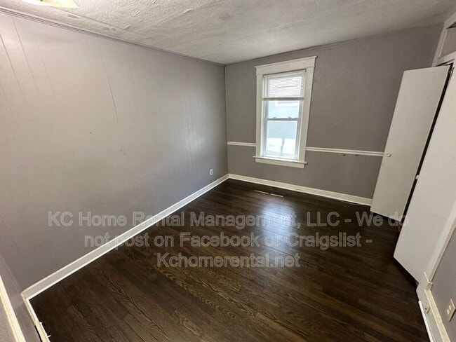 Building Photo - 5105 Walnut St