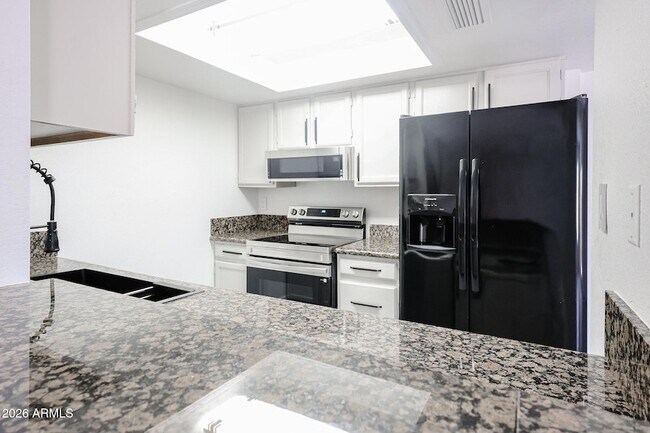 Building Photo - 17032 N 16th Dr