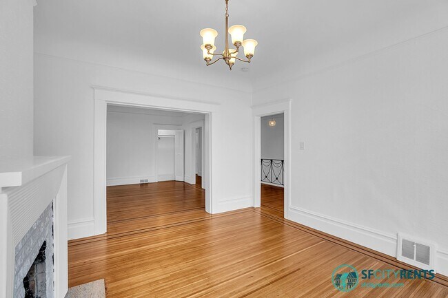 Building Photo - Cole Valley: Top Floor Edwardian Flat w/ F...