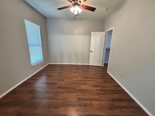 Building Photo - 2 bedroom 1 bathroom house in Downtown Edmond with central heat and air and washer/dryer hookup
