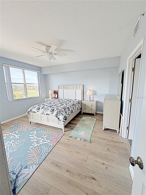 Building Photo - 1200 Country Club Dr