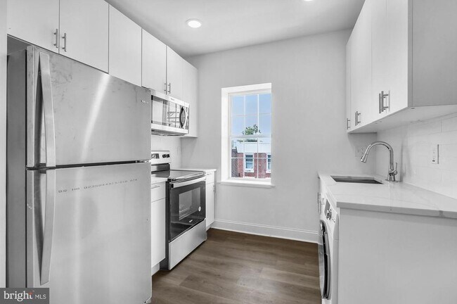 Building Photo - 2046 E Huntingdon St