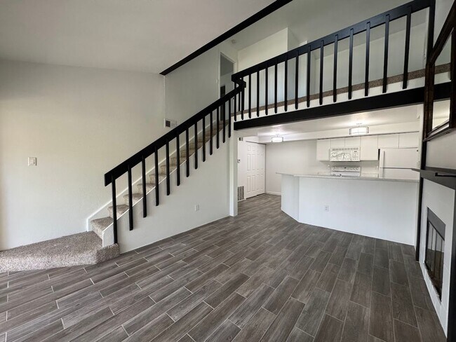Primary Photo - Beautifully Remodled 2 Bed 2 Bath Top Floo...