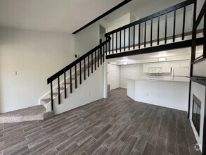 Building Photo - Beautifully Remodled 2 Bed 2 Bath Top Floo...