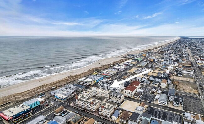 Building Photo - 21 Blaine Ave