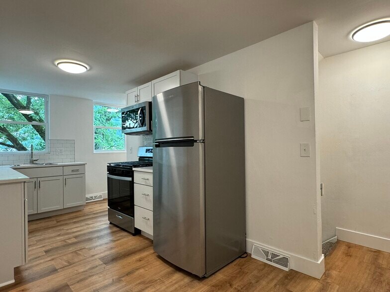 Building Photo - 225 Evergreen Ave