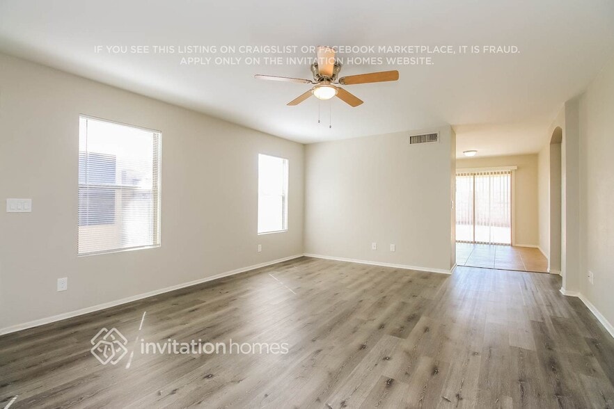 Building Photo - 10933 E Clovis Ave