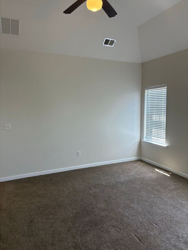 Building Photo - Spacious, Remodeled Home in Cordova