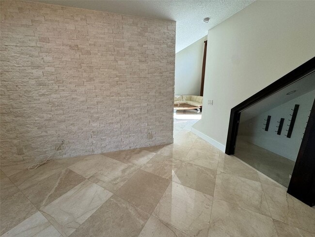 Building Photo - 6733 NW 81st Ct