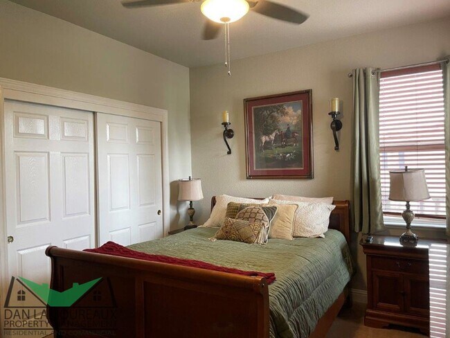 Building Photo - Executive Home in Gated Community Wildwings