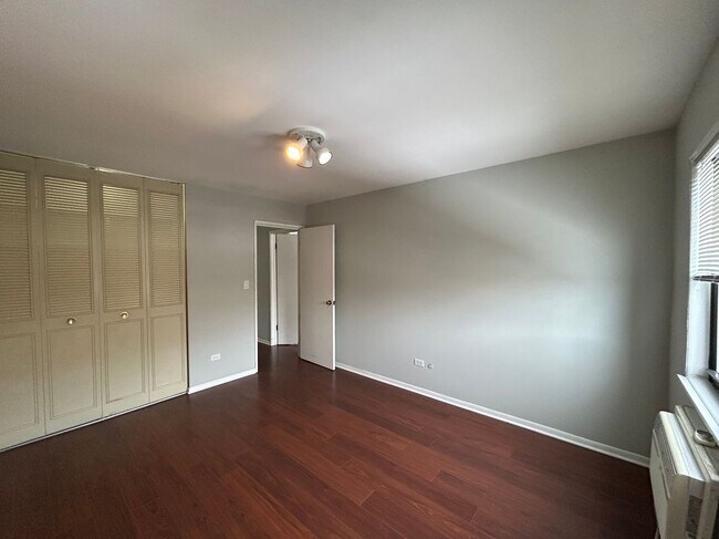 Building Photo - 696 Elm Pl