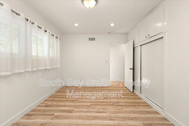 Building Photo - 312 Ave Atezada
