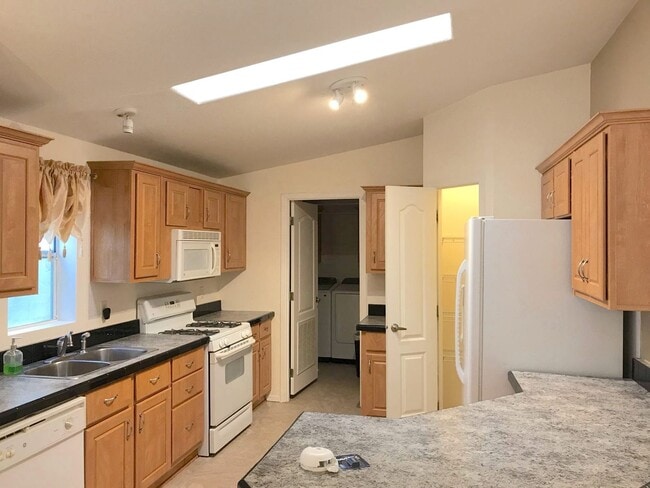 Building Photo - Mountain Living. 3 bedroom 2 bath home in Pecos, NM.