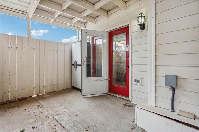 Building Photo - 102 Holcomb Ferry Rd