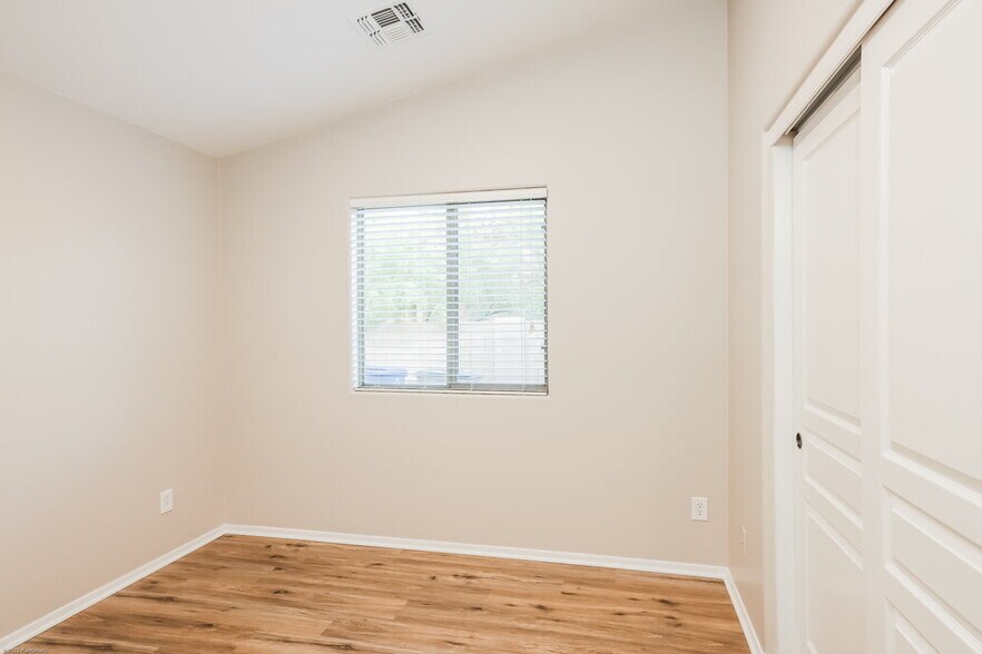 Building Photo - 22333 E Via Del Rancho Rd