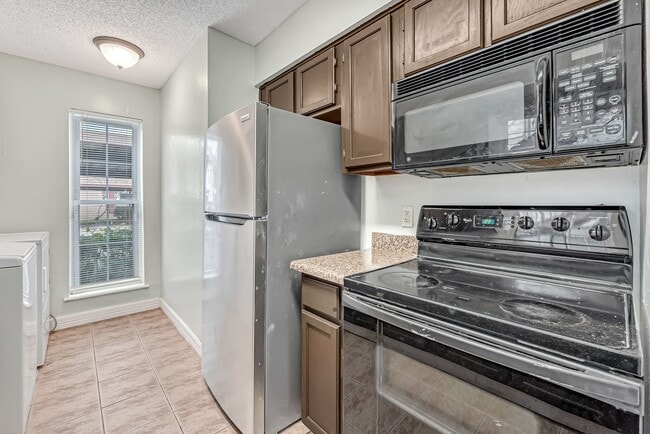 Building Photo - 2120 El Paseo St