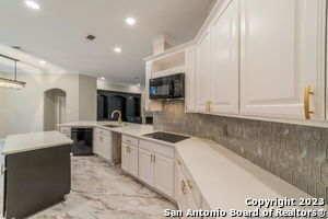 Building Photo - 18605 Elmbrook