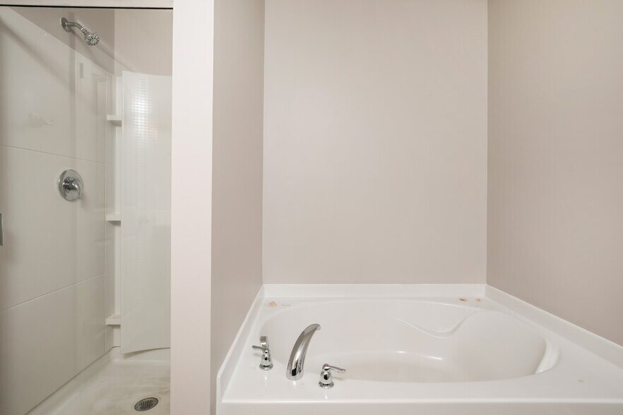 Building Photo - 8012 Spiderlily Ct