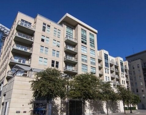 Building Photo - 2323 N Houston-111.5