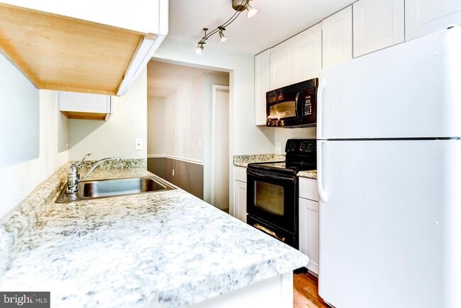 Building Photo - 18110 Chalet Dr