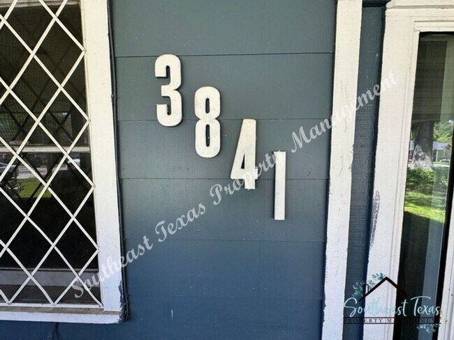 Building Photo - 3841 Canal Ave