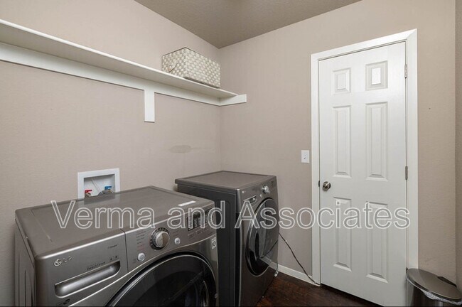 Building Photo - 6108 SW Warrington Rd