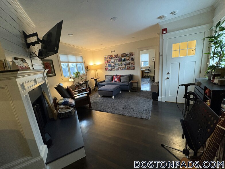 Building Photo - 2 Bowdoin St