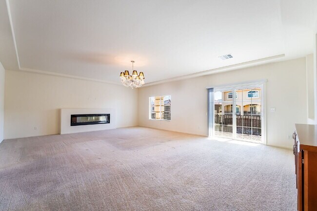Building Photo - 4 bedroom home, 4 bathrooms,  with a fully self  contained casita with a 3 car garage