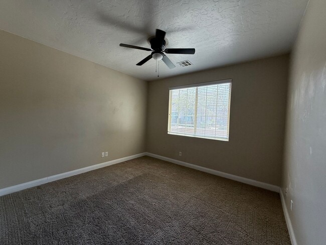 Building Photo - Townhome in Casitas at Hidden Valley with ...