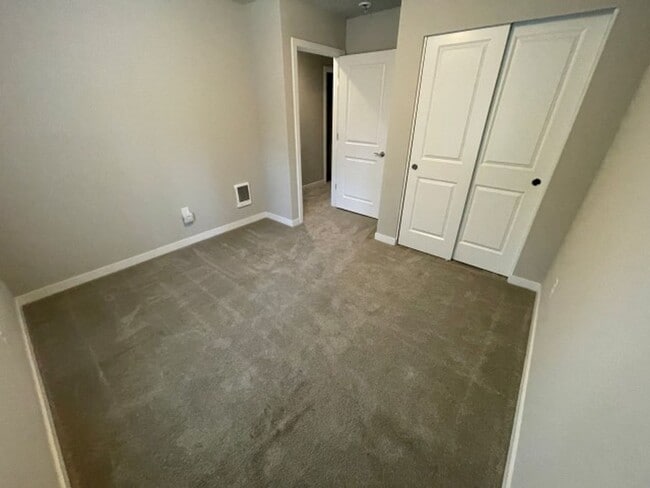 Building Photo - 4bd/3.5ba Lynnwood Townhome