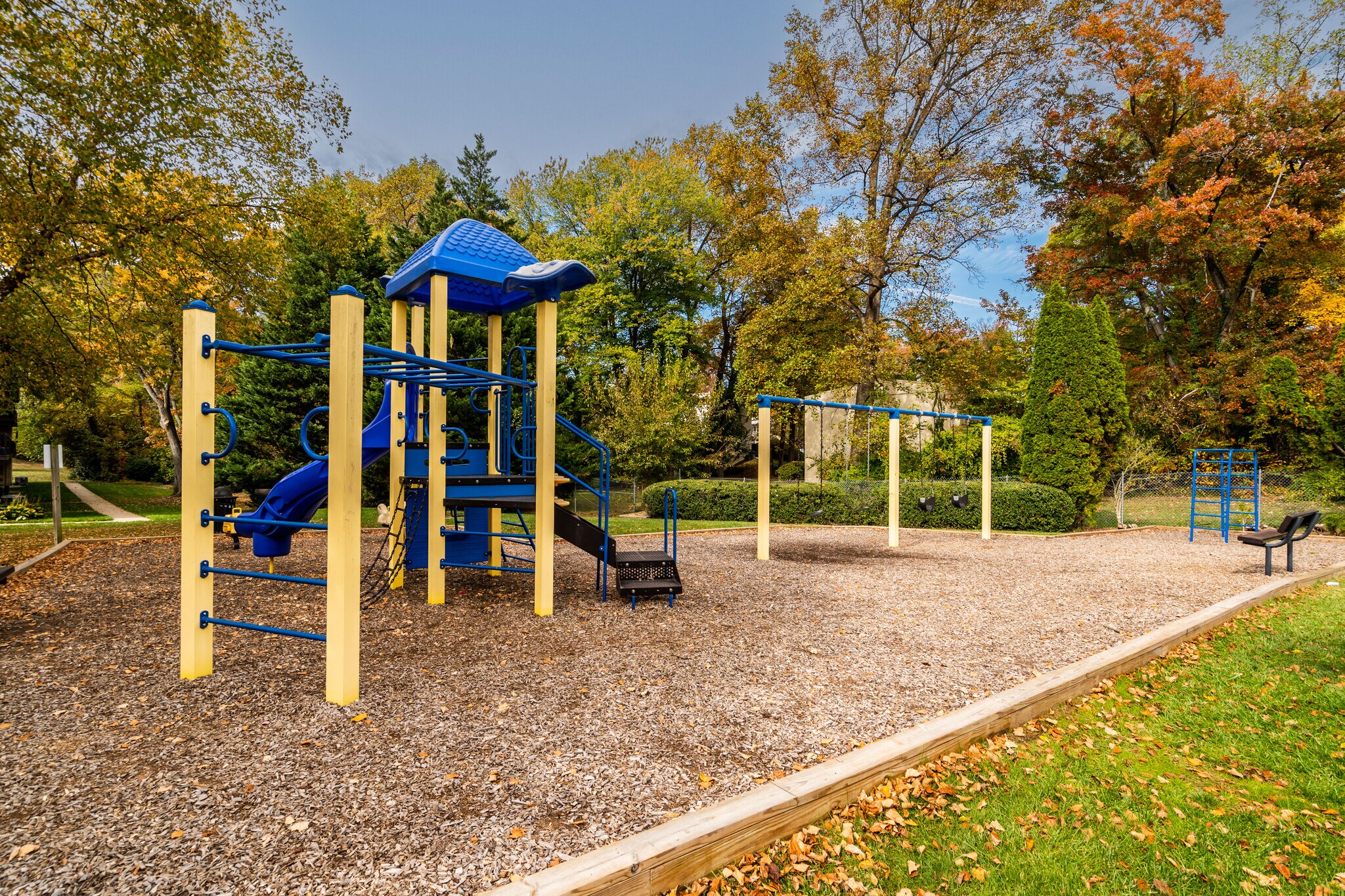 Building Photo - 4965 Americana Dr