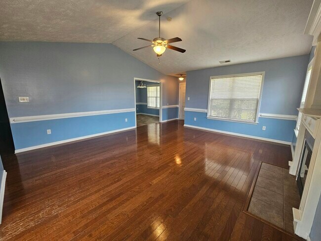 Building Photo - 389 Ivywood Ln
