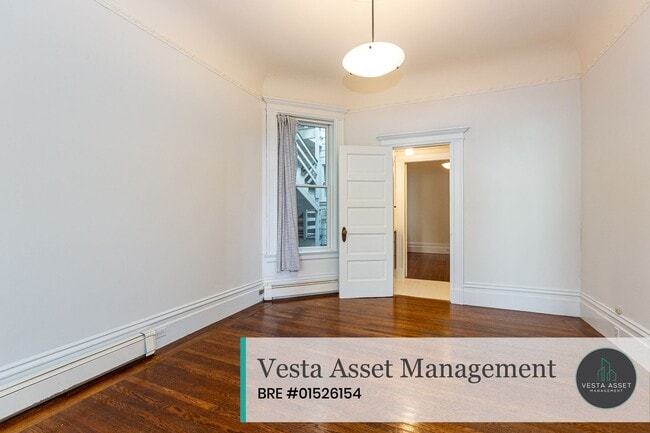 Building Photo - A Jaw-Dropping Light-Filled Three-Bedroom Home in the Heart of the City