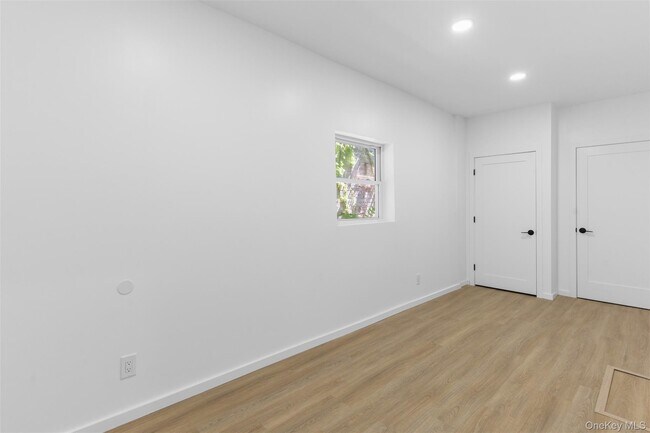 Building Photo - 165 W Main St