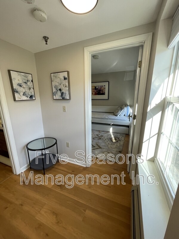 Building Photo - 352 Hildred Dr