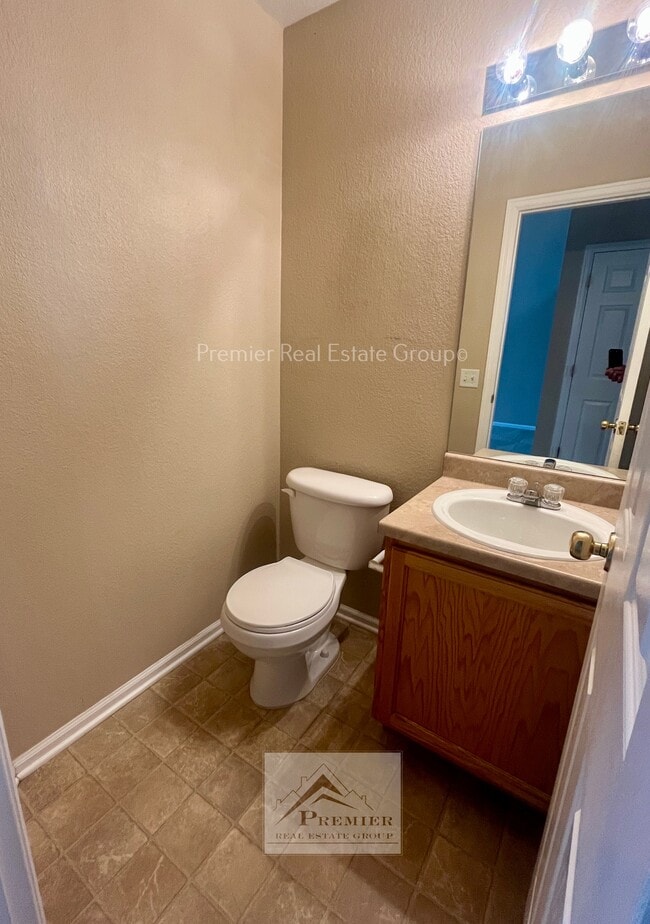 Building Photo - 1622 Woodpark Dr