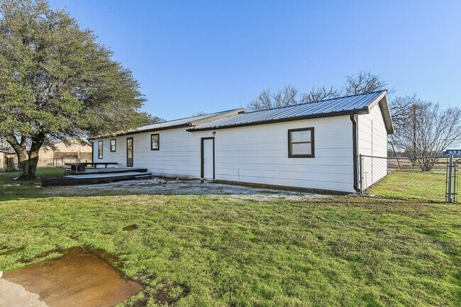 Building Photo - 250 Co Rd 3318