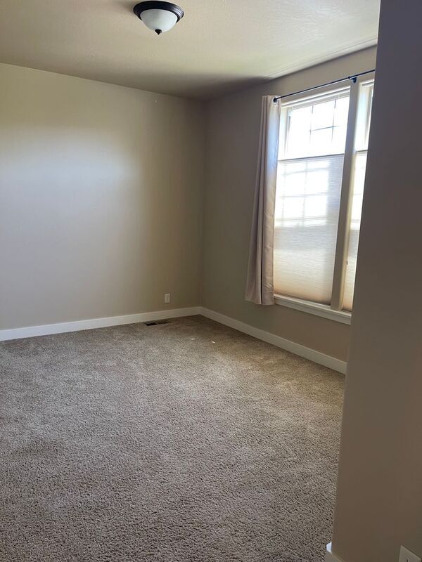 Building Photo - 1104 S 41st St