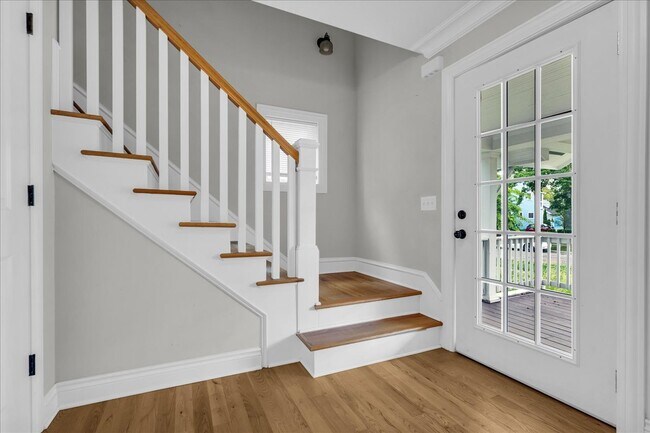 Building Photo - 203 Curry Ave