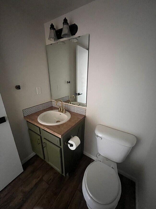 Building Photo - 16785 Huntington Ln