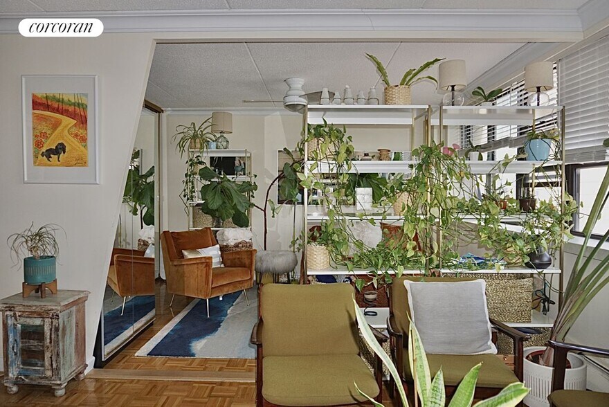 Primary Photo - 300 W 110th St
