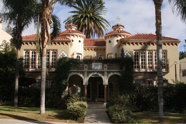 Building Photo - 2264 1/4 Beachwood Dr