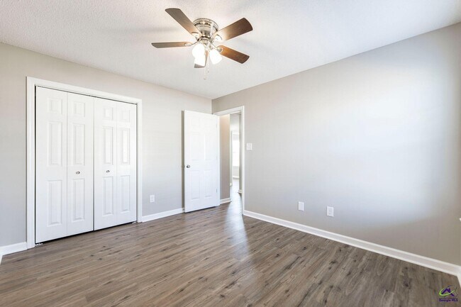 Building Photo - 404 Chadwyck Cir