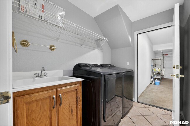 Building Photo - Spacious 5-Bedroom Home on Cul-de-Sac | Pets OK | Pool & Clubhouse | Long-Term Lease Preferred