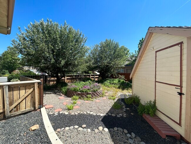 Building Photo - 924 Springfield Dr